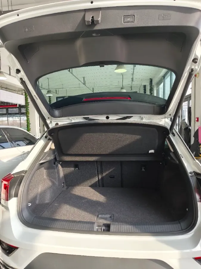 2022 Volkswagen T-Roc 1.4T 150HP L4 7DCT,autocango,china used car exporter,china ev exporter,chinese used car exporter,chinese used ev exporter