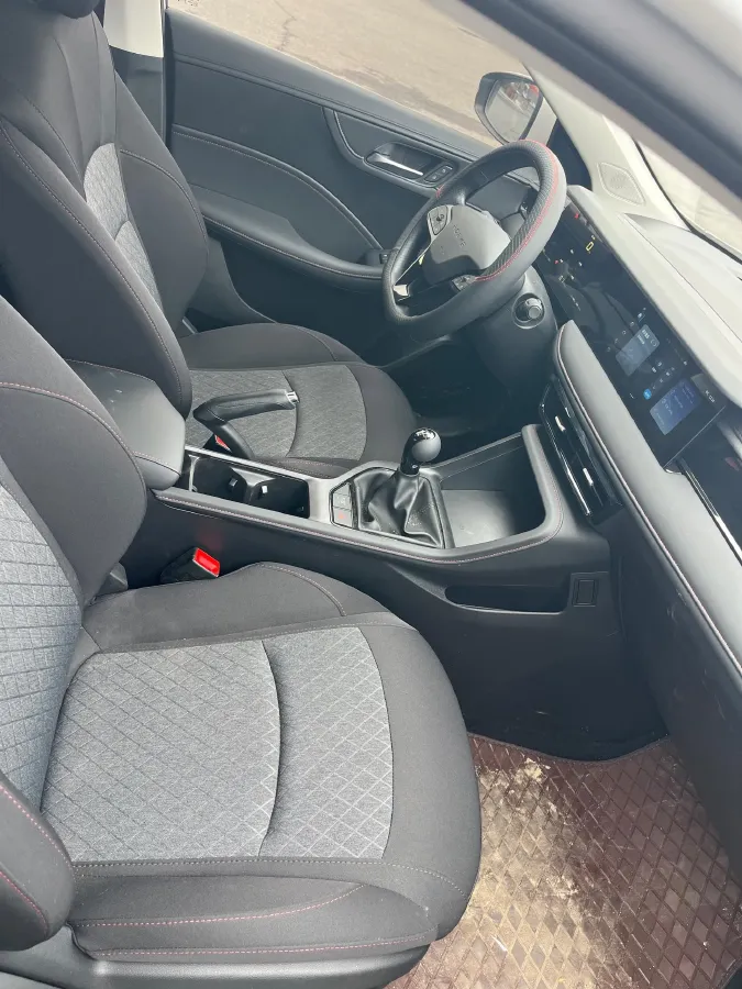 2023 Roewe i5 1.5L 129HP L4 5MT,autocango,china used car exporter,china ev exporter,chinese used car exporter,chinese used ev exporter