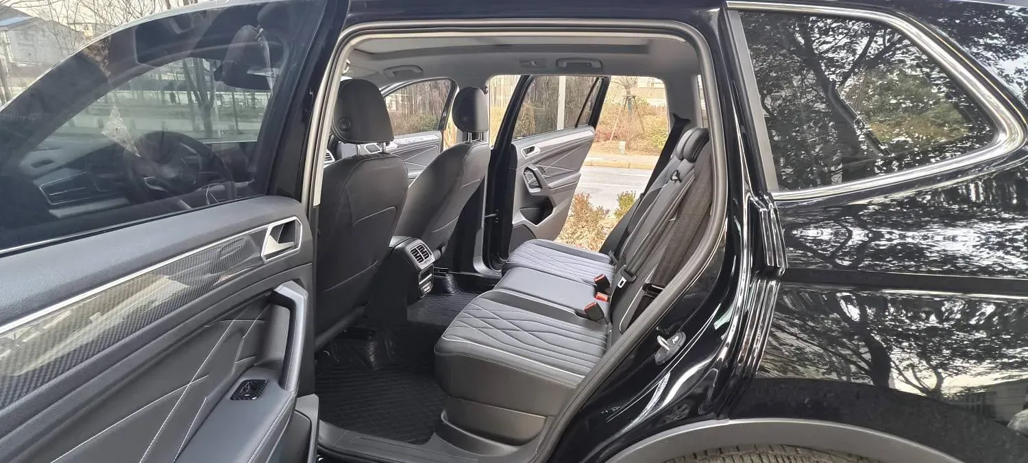 2024 Volkswagen Tiguan L 2.0T 186HP L4 7DCT,autocango,china used car exporter,china ev exporter,chinese used car exporter,chinese used ev exporter