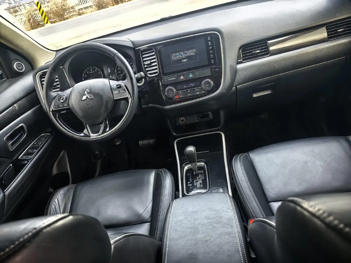 2020 Mitsubishi Outlander 2.0L 166HP L4 CVT,autocango,china used car exporter,china ev exporter,chinese used car exporter,chinese used ev exporter