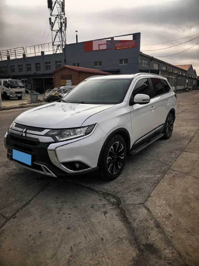 2020 Mitsubishi Outlander 2.0L 166HP L4 CVT,autocango,china used car exporter,china ev exporter,chinese used car exporter,chinese used ev exporter