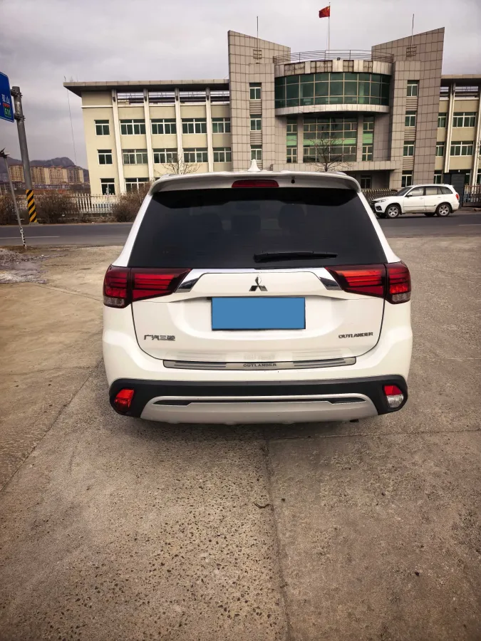 2020 Mitsubishi Outlander 2.0L 166HP L4 CVT,autocango,china used car exporter,china ev exporter,chinese used car exporter,chinese used ev exporter