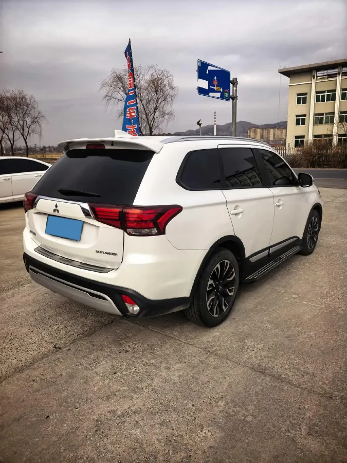 2020 Mitsubishi Outlander 2.0L 166HP L4 CVT,autocango,china used car exporter,china ev exporter,chinese used car exporter,chinese used ev exporter