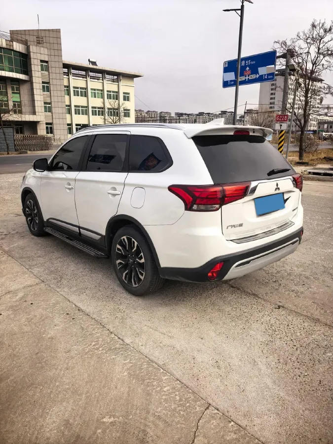 2020 Mitsubishi Outlander 2.0L 166HP L4 CVT,autocango,china used car exporter,china ev exporter,chinese used car exporter,chinese used ev exporter