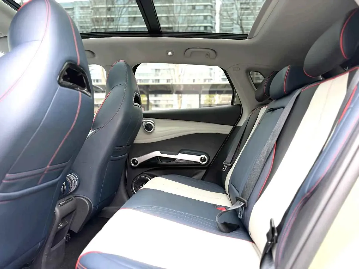 2022 Roewe RX5 MAX 1.5T 181HP L4 6AT,autocango,china used car exporter,china ev exporter,chinese used car exporter,chinese used ev exporter