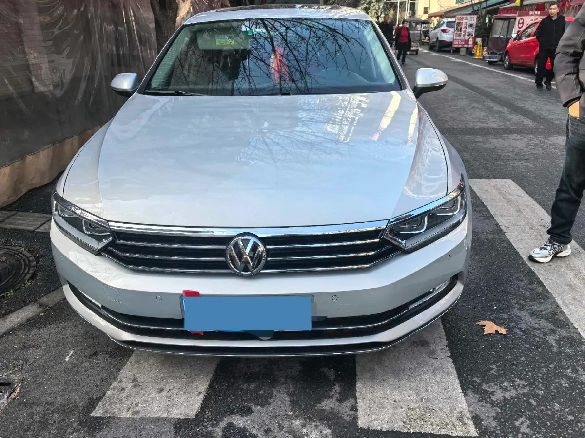 2019 Volkswagen Magotan 2.0T 186HP L4 7DCT,autocango,china used car exporter,china ev exporter,chinese used car exporter,chinese used ev exporter