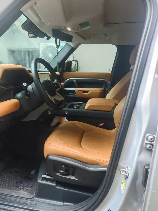 2023 Land Rover Defender 3.0T 400HP L6 8AT,autocango,china used car exporter,china ev exporter,chinese used car exporter,chinese used ev exporter