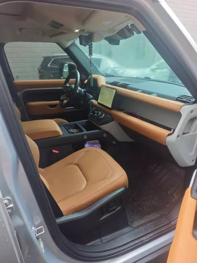 2023 Land Rover Defender 3.0T 400HP L6 8AT,autocango,china used car exporter,china ev exporter,chinese used car exporter,chinese used ev exporter