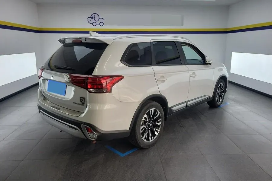 2019 Mitsubishi Outlander 2.0L 166HP L4 CVT,autocango,china used car exporter,china ev exporter,chinese used car exporter,chinese used ev exporter