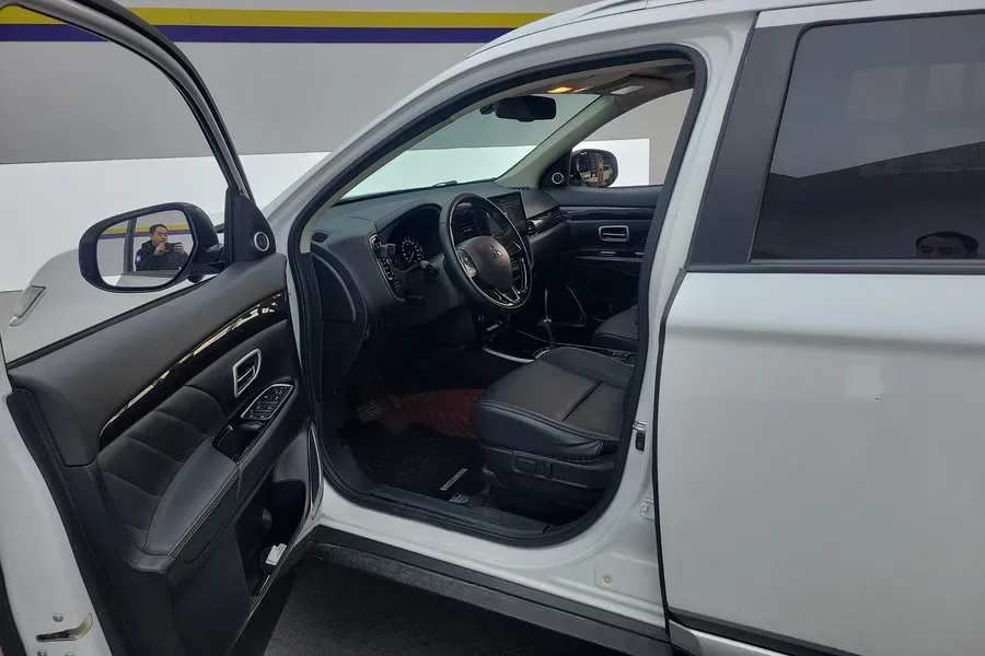 2019 Mitsubishi Outlander 2.0L 166HP L4 CVT,autocango,china used car exporter,china ev exporter,chinese used car exporter,chinese used ev exporter