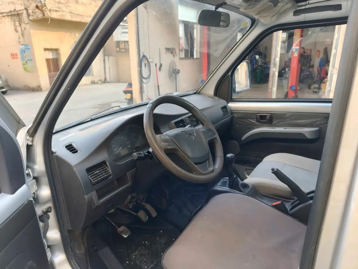 2021 WuLing RongGuang Mini Truck 1.5L 99HP L4 5MT,autocango,china used car exporter,china ev exporter,chinese used car exporter,chinese used ev exporter