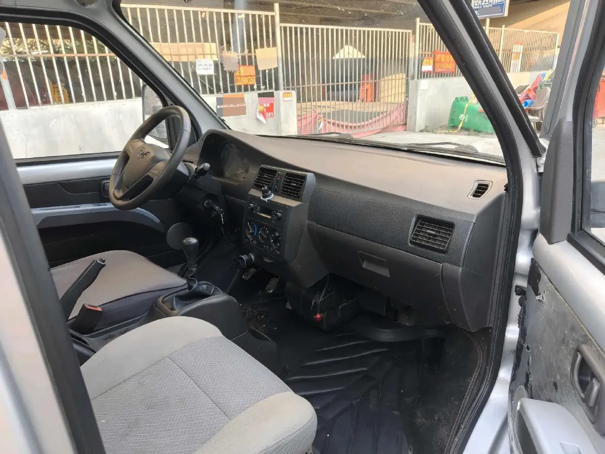 2021 WuLing RongGuang Mini Truck 1.5L 99HP L4 5MT,autocango,china used car exporter,china ev exporter,chinese used car exporter,chinese used ev exporter