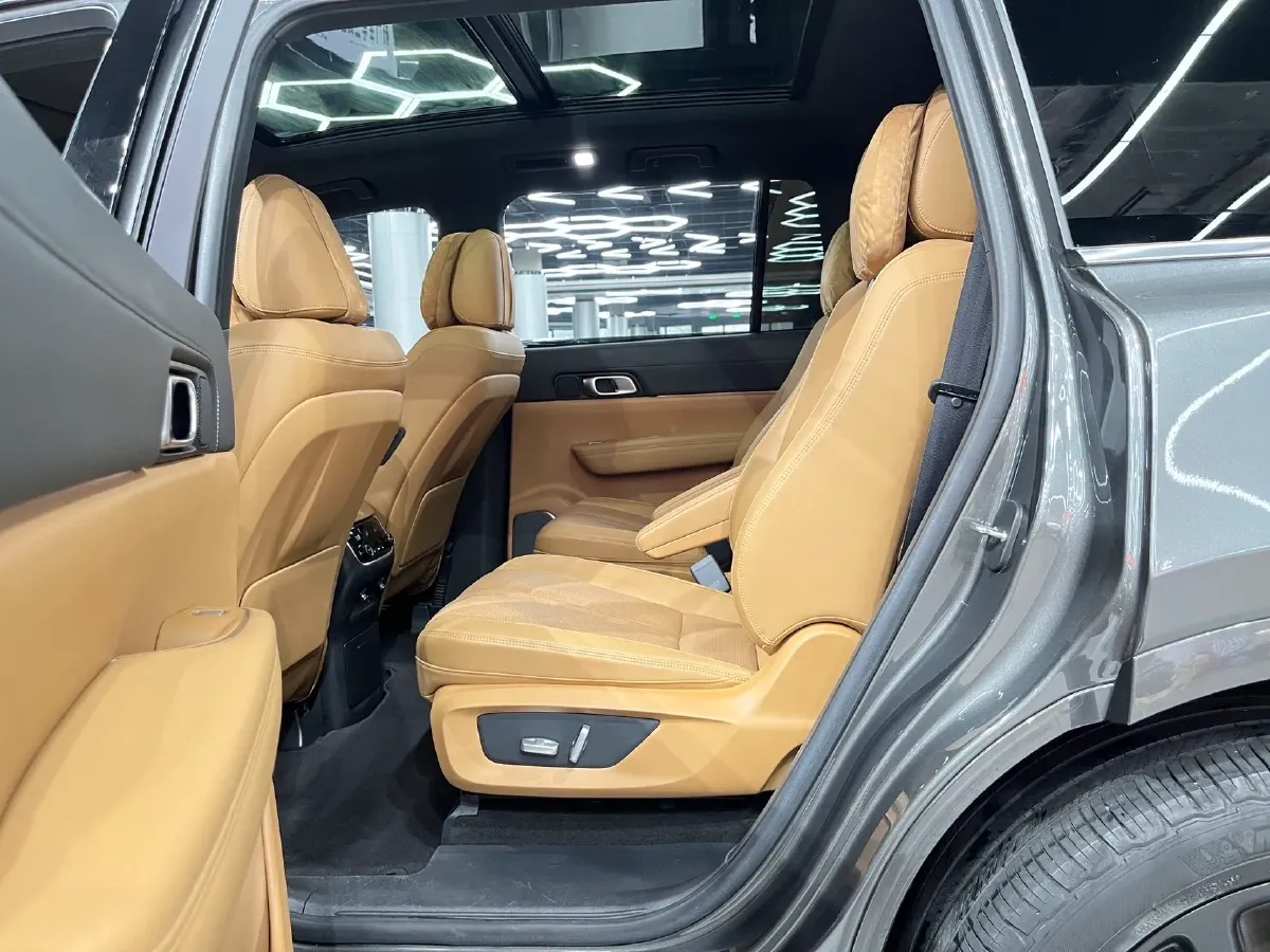 2020 Li ONE Range Extended 131HP REEV 40.5KWH,autocango,china used car exporter,china ev exporter,chinese used car exporter,chinese used ev exporter