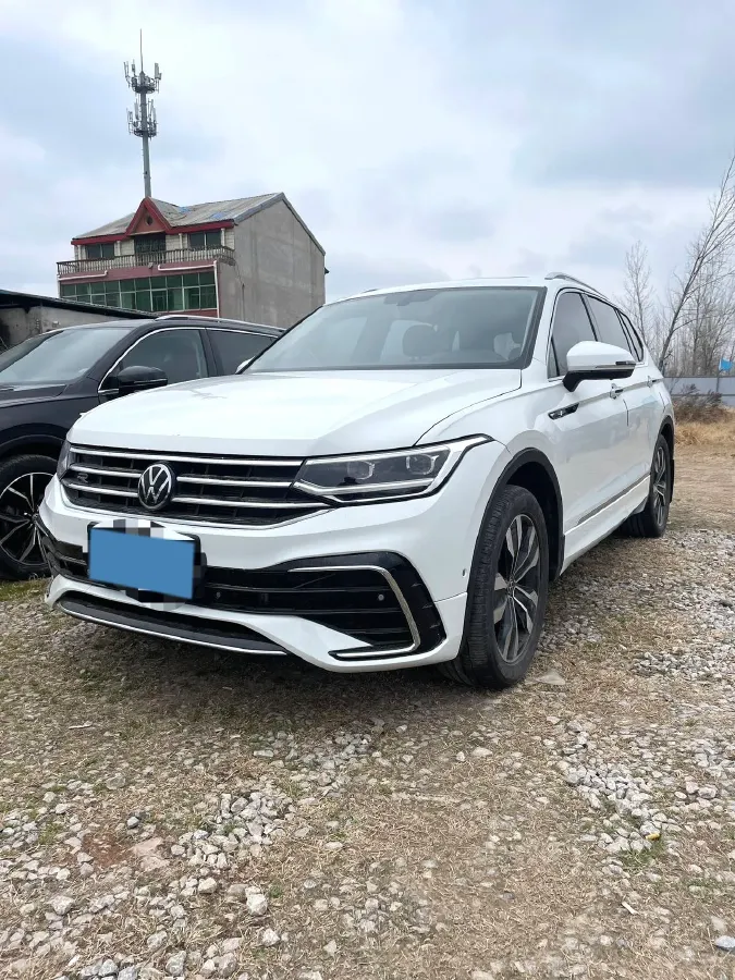 2024 Volkswagen Tiguan L 2.0T 186HP L4 7DCT,autocango,china used car exporter,china ev exporter,chinese used car exporter,chinese used ev exporter