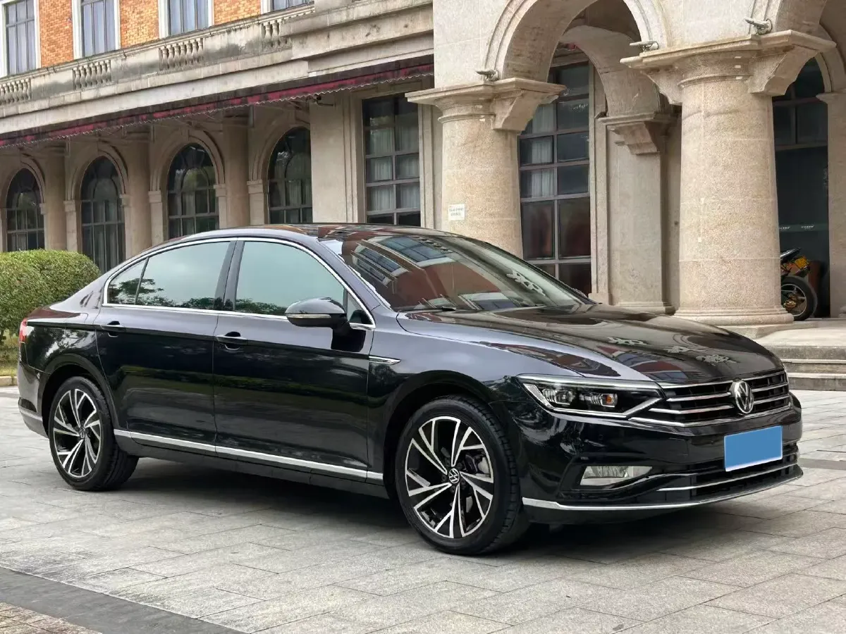 2021 Volkswagen Magotan 2.0T 186HP L4 7DCT,autocango,china used car exporter,china ev exporter,chinese used car exporter,chinese used ev exporter