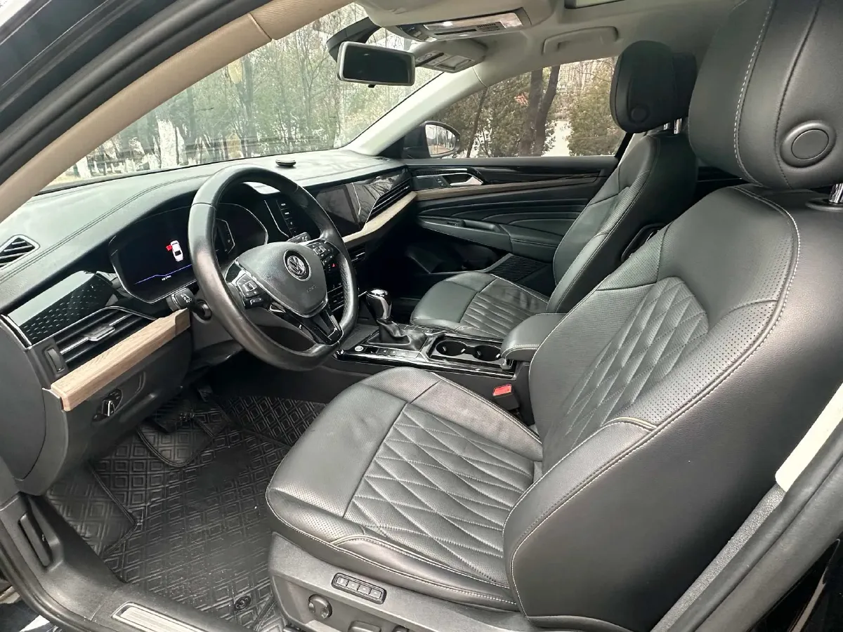 2020 Volkswagen Passat 2.0T 220HP L4 7DCT,autocango,china used car exporter,china ev exporter,chinese used car exporter,chinese used ev exporter