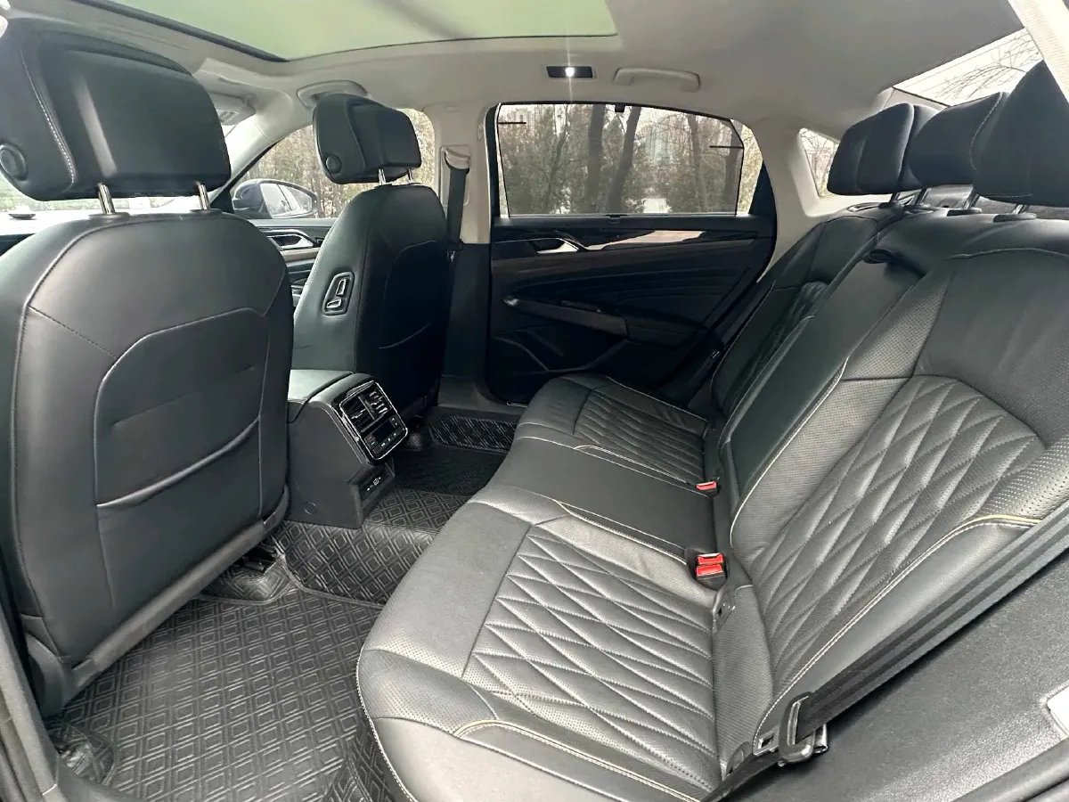 2020 Volkswagen Passat 2.0T 220HP L4 7DCT,autocango,china used car exporter,china ev exporter,chinese used car exporter,chinese used ev exporter