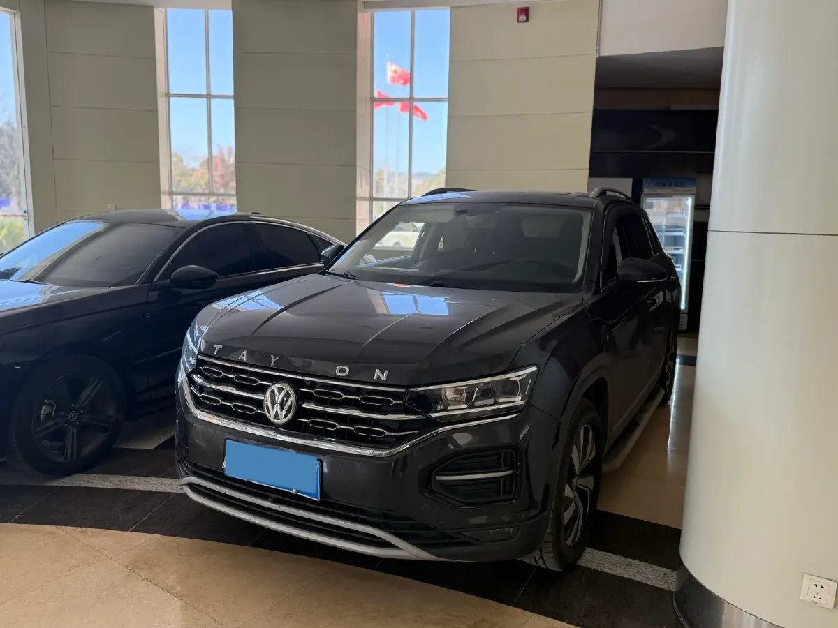 2019 Jeep Cherokee 2.0T 234HP L4 9AT,autocango,china used car exporter,china ev exporter,chinese used car exporter,chinese used ev exporter