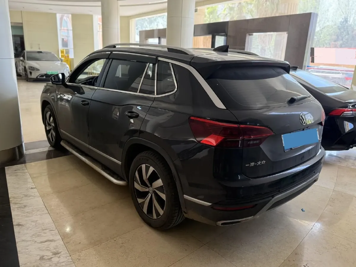 2019 Jeep Cherokee 2.0T 234HP L4 9AT,autocango,china used car exporter,china ev exporter,chinese used car exporter,chinese used ev exporter
