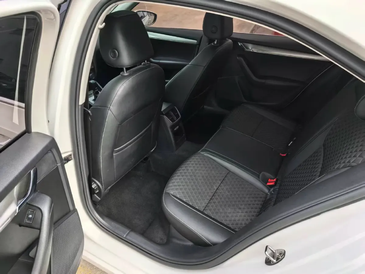 2019 Skoda Octavia 1.5L 116HP L4 6AT,autocango,china used car exporter,china ev exporter,chinese used car exporter,chinese used ev exporter