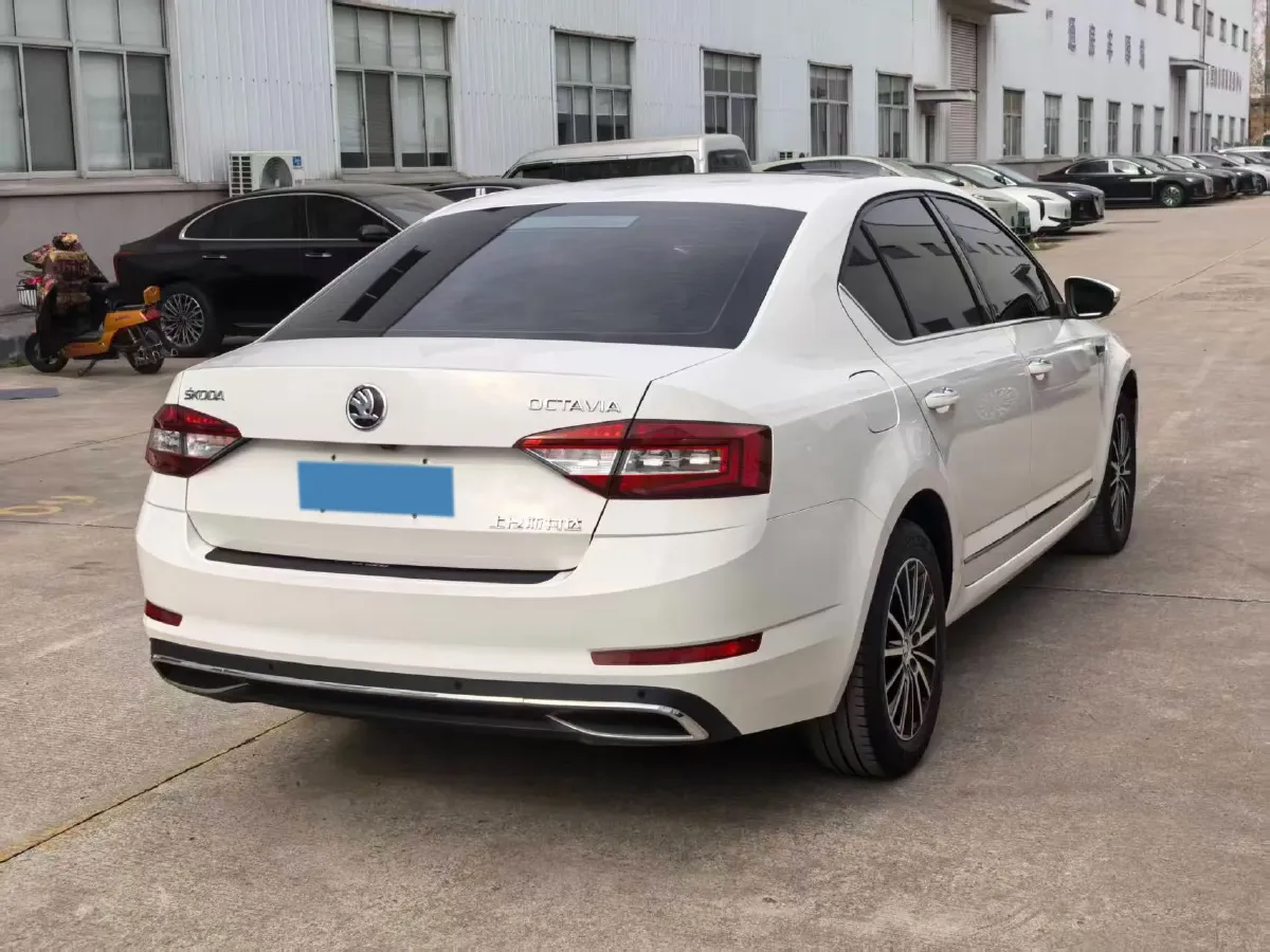 2019 Skoda Octavia 1.5L 116HP L4 6AT,autocango,china used car exporter,china ev exporter,chinese used car exporter,chinese used ev exporter