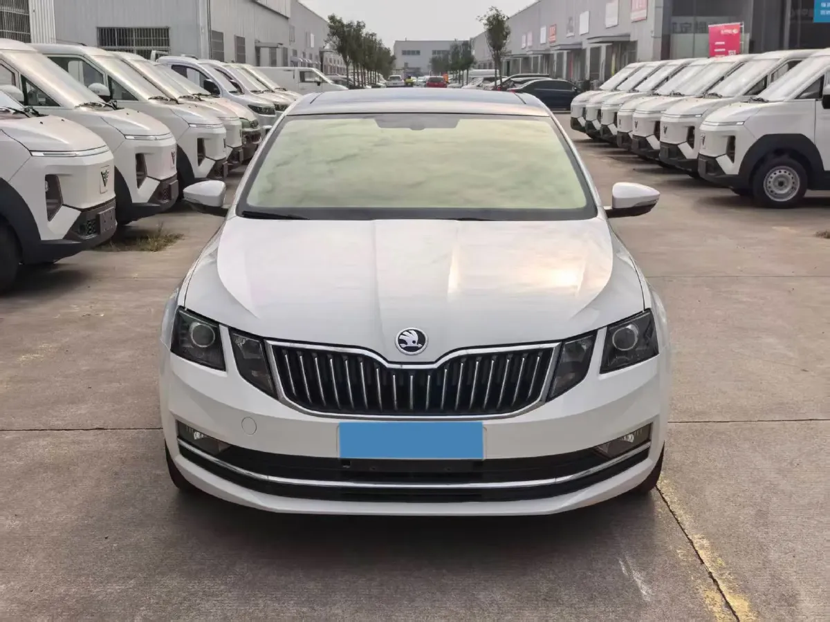 2019 Skoda Octavia 1.5L 116HP L4 6AT,autocango,china used car exporter,china ev exporter,chinese used car exporter,chinese used ev exporter