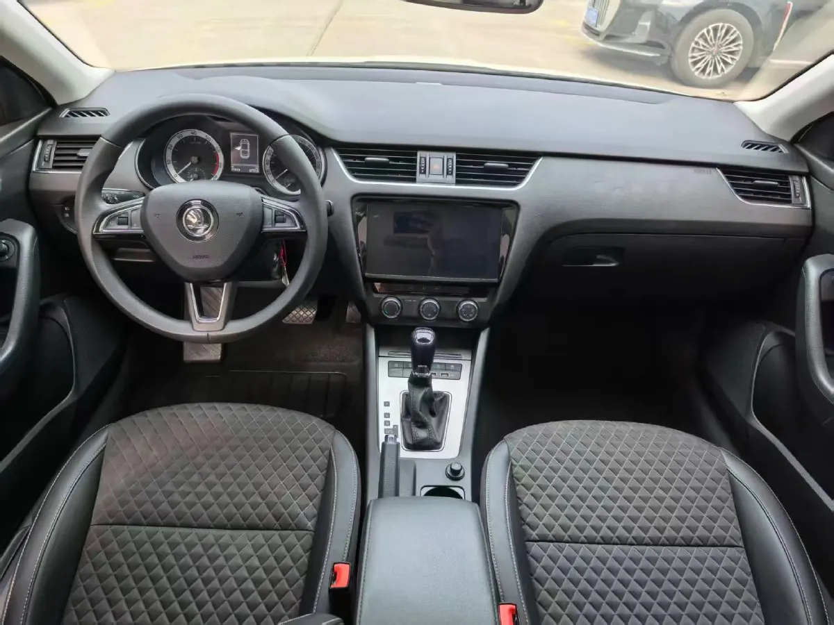 2019 Skoda Octavia 1.5L 116HP L4 6AT,autocango,china used car exporter,china ev exporter,chinese used car exporter,chinese used ev exporter