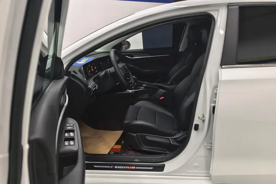 2022 ChangAn Eado 1.6L 128HP L4 5MT,autocango,china used car exporter,china ev exporter,chinese used car exporter,chinese used ev exporter