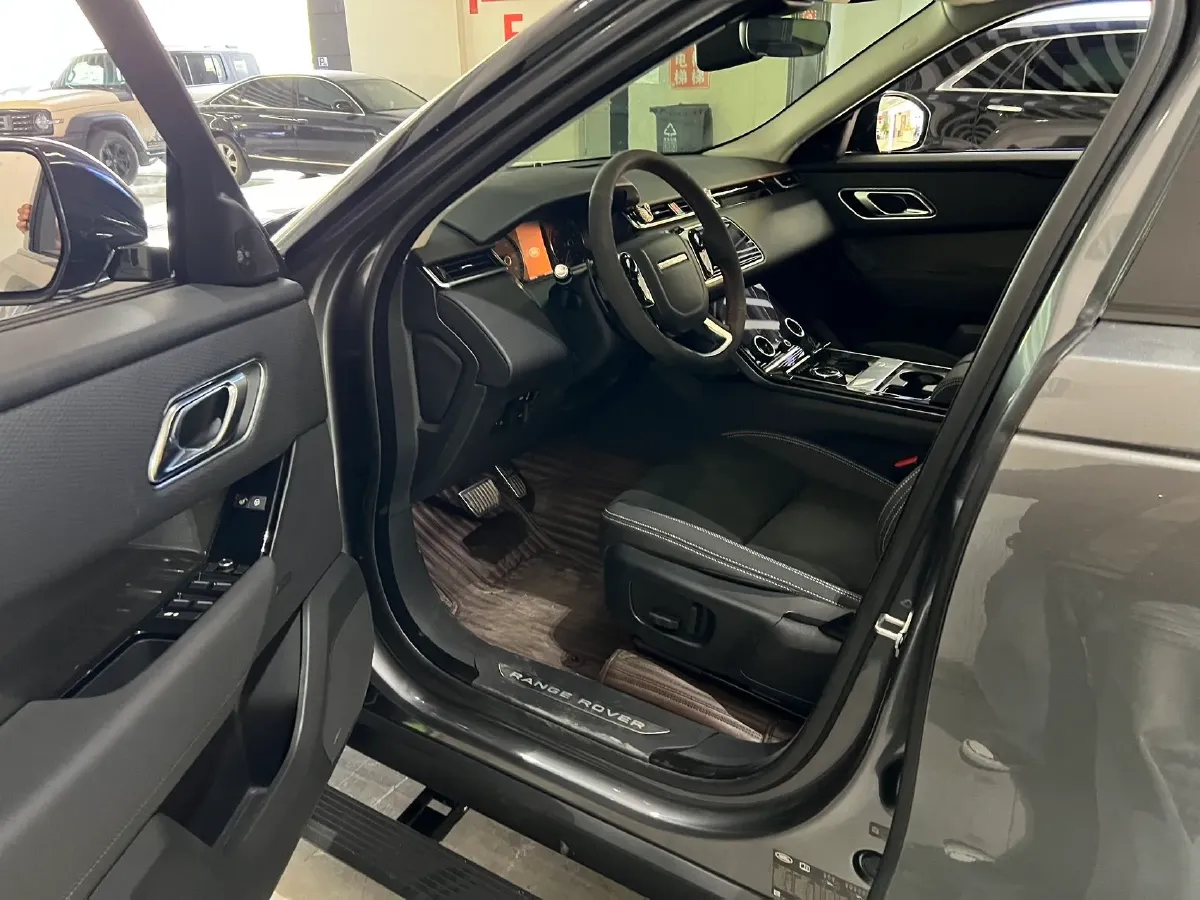 2018 Land Rover Discovery 2.0T 300HP L4 8AT,autocango,china used car exporter,china ev exporter,chinese used car exporter,chinese used ev exporter