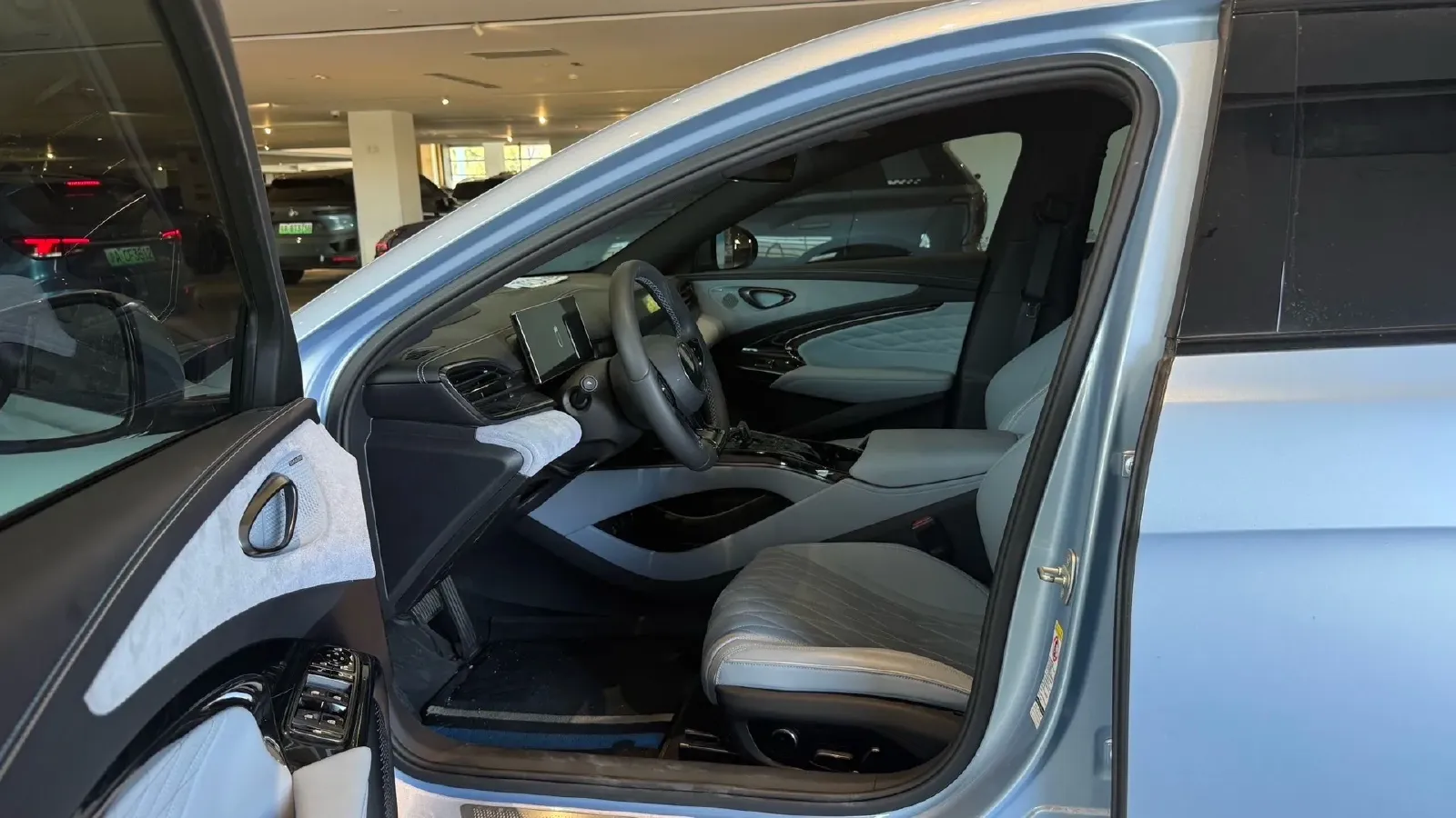 2022 AITO AITO M5 Range Extended 125HP REEV 40KWH,autocango,china used car exporter,china ev exporter,chinese used car exporter,chinese used ev exporter