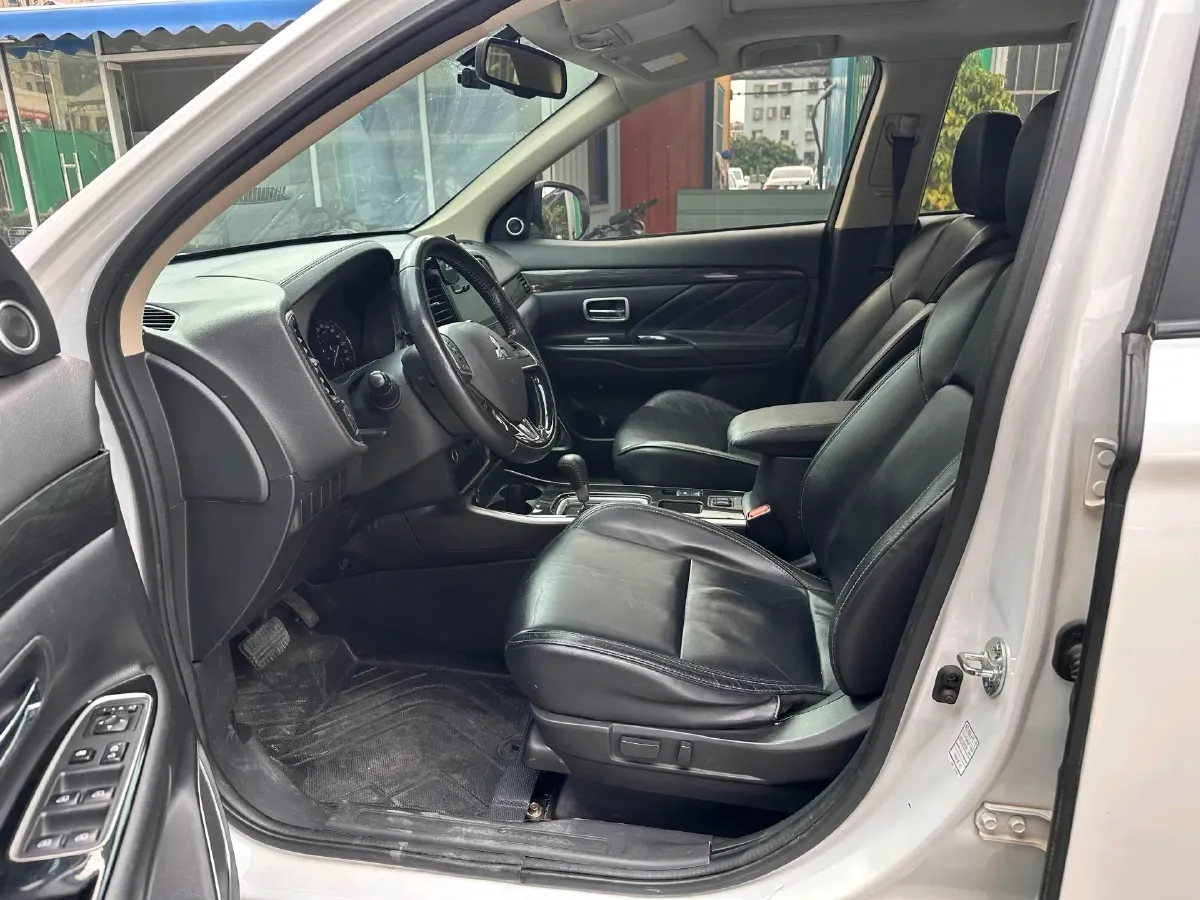 2019 Mitsubishi Outlander 2.0L 166HP L4 CVT,autocango,china used car exporter,china ev exporter,chinese used car exporter,chinese used ev exporter