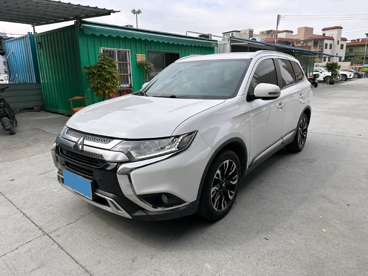 2019 Mitsubishi Outlander 2.0L 166HP L4 CVT,autocango,china used car exporter,china ev exporter,chinese used car exporter,chinese used ev exporter