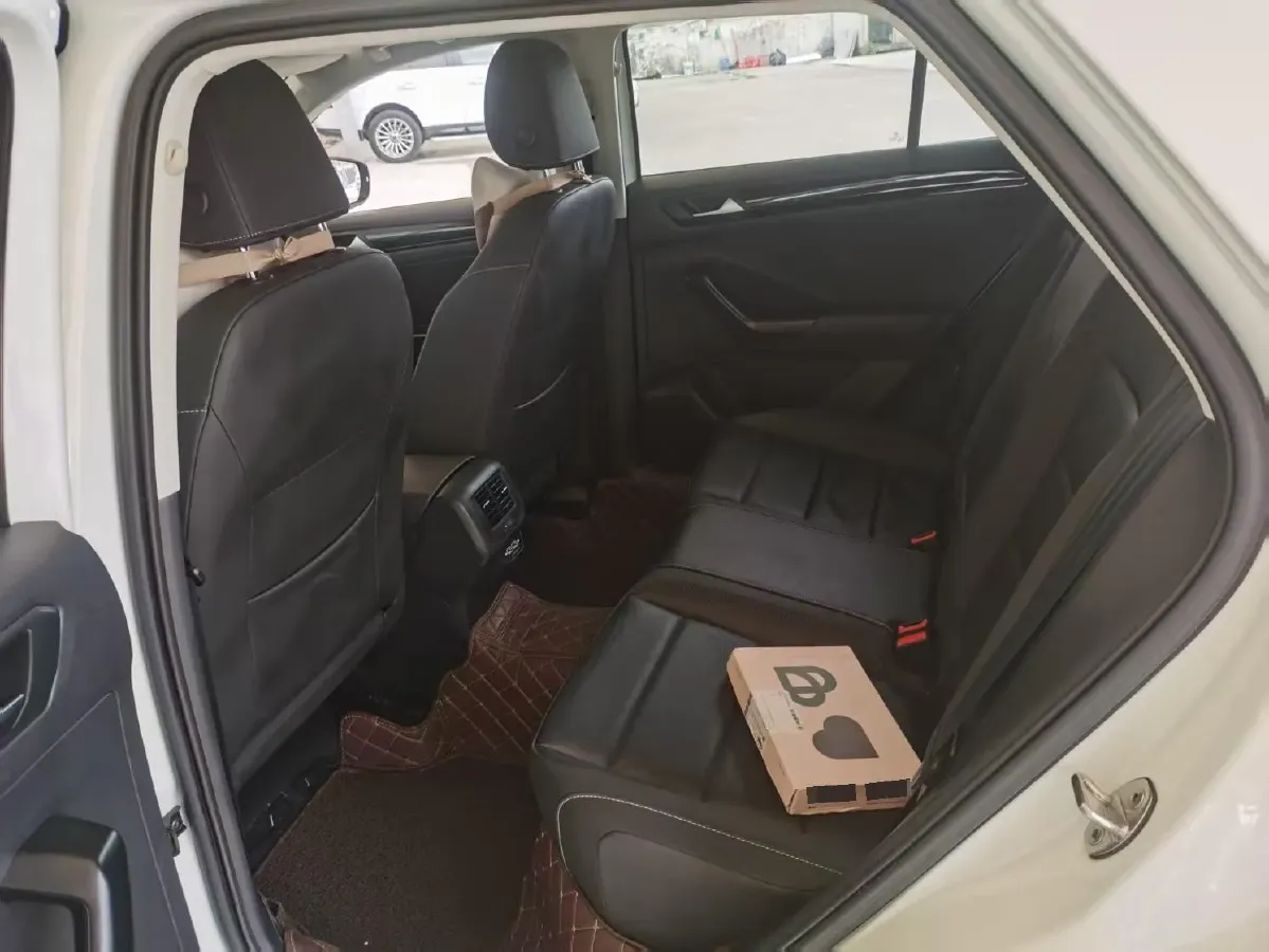 2022 Volkswagen T-Roc 1.4T 150HP L4 7DCT,autocango,china used car exporter,china ev exporter,chinese used car exporter,chinese used ev exporter