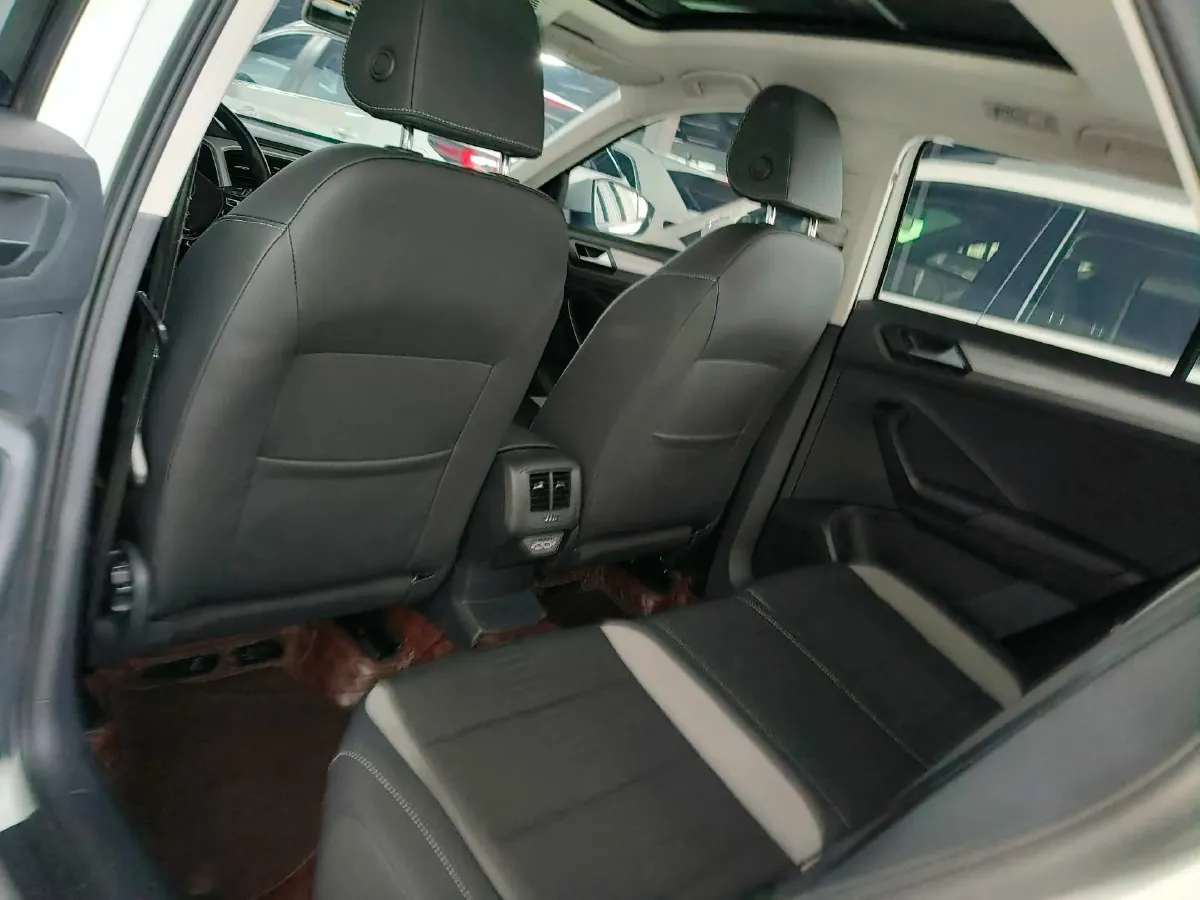 2021 Volkswagen T-Roc 1.4T 150HP L4 7DCT,autocango,china used car exporter,china ev exporter,chinese used car exporter,chinese used ev exporter