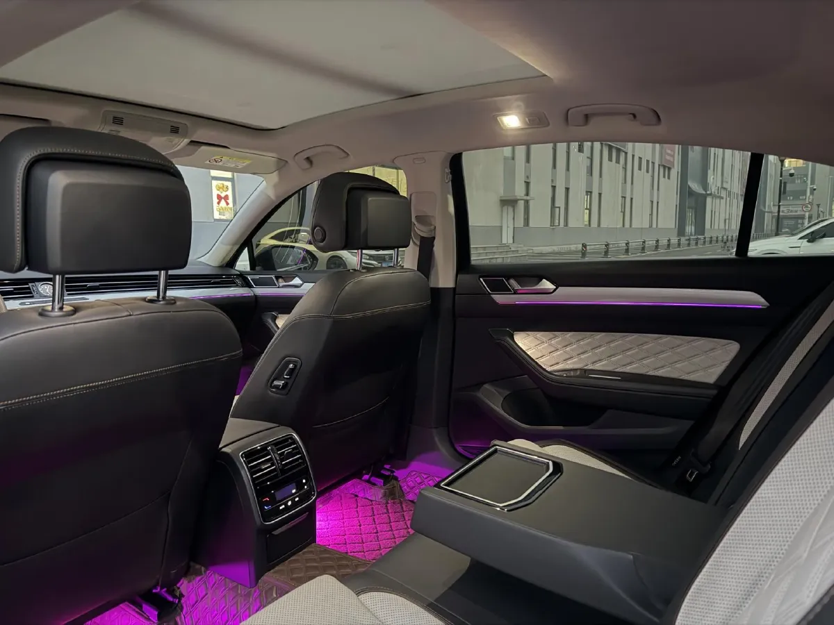 2023 Volkswagen Magotan 2.0T 186HP L4 7DCT,autocango,china used car exporter,china ev exporter,chinese used car exporter,chinese used ev exporter