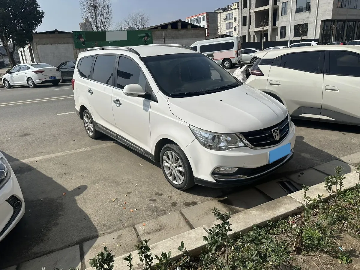 2016 BaoJun 730 1.5L 112HP L4 5MT,autocango,china used car exporter,china ev exporter,chinese used car exporter,chinese used ev exporter