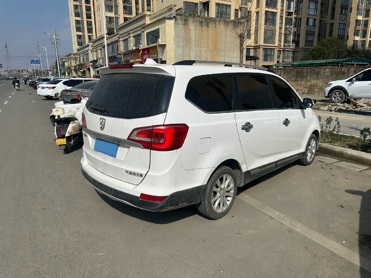 2016 BaoJun 730 1.5L 112HP L4 5MT,autocango,china used car exporter,china ev exporter,chinese used car exporter,chinese used ev exporter