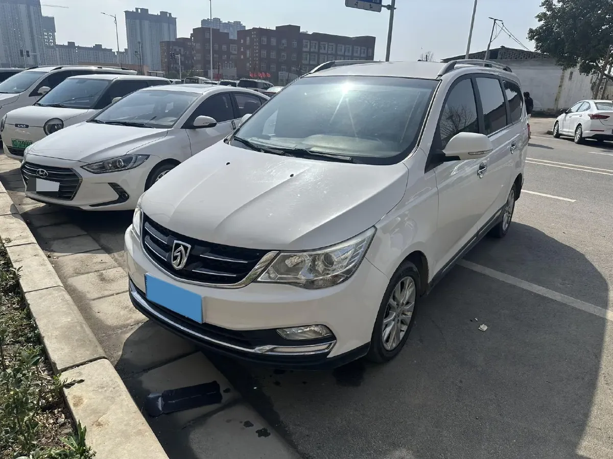 2016 BaoJun 730 1.5L 112HP L4 5MT,autocango,china used car exporter,china ev exporter,chinese used car exporter,chinese used ev exporter