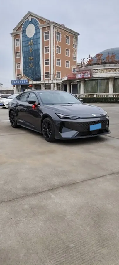 2023 ChangAn UNI-V 1.5T 188HP L4 7DCT,autocango,china used car exporter,china ev exporter,chinese used car exporter,chinese used ev exporter