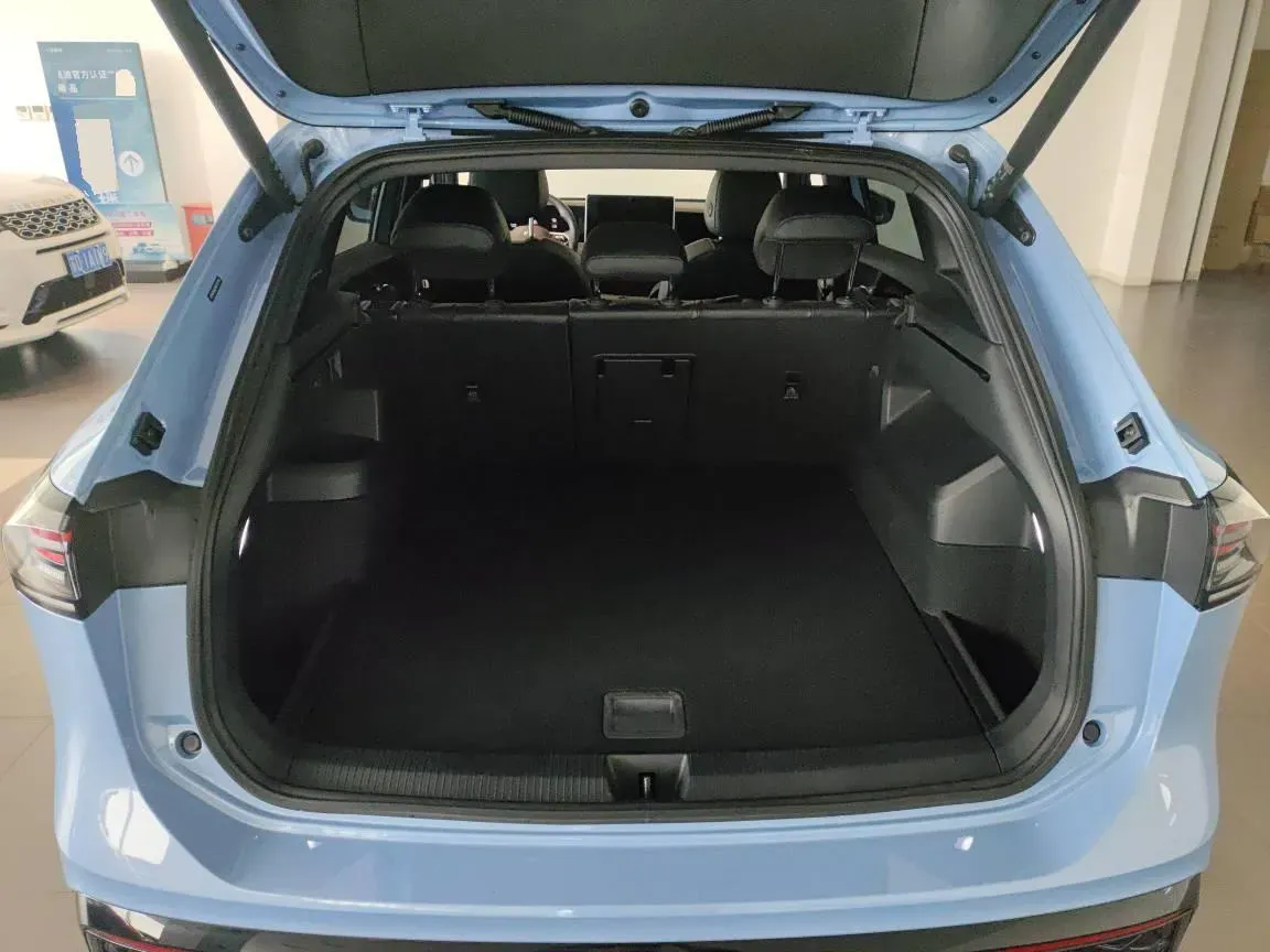 2024 Volkswagen Tiguan L 2.0T 220HP L4 7DCT,autocango,china used car exporter,china ev exporter,chinese used car exporter,chinese used ev exporter