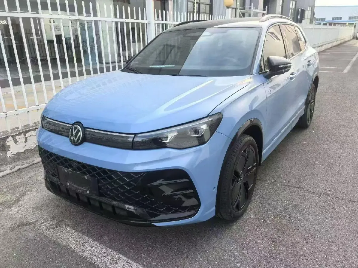 2024 Volkswagen Tiguan L 2.0T 220HP L4 7DCT,autocango,china used car exporter,china ev exporter,chinese used car exporter,chinese used ev exporter