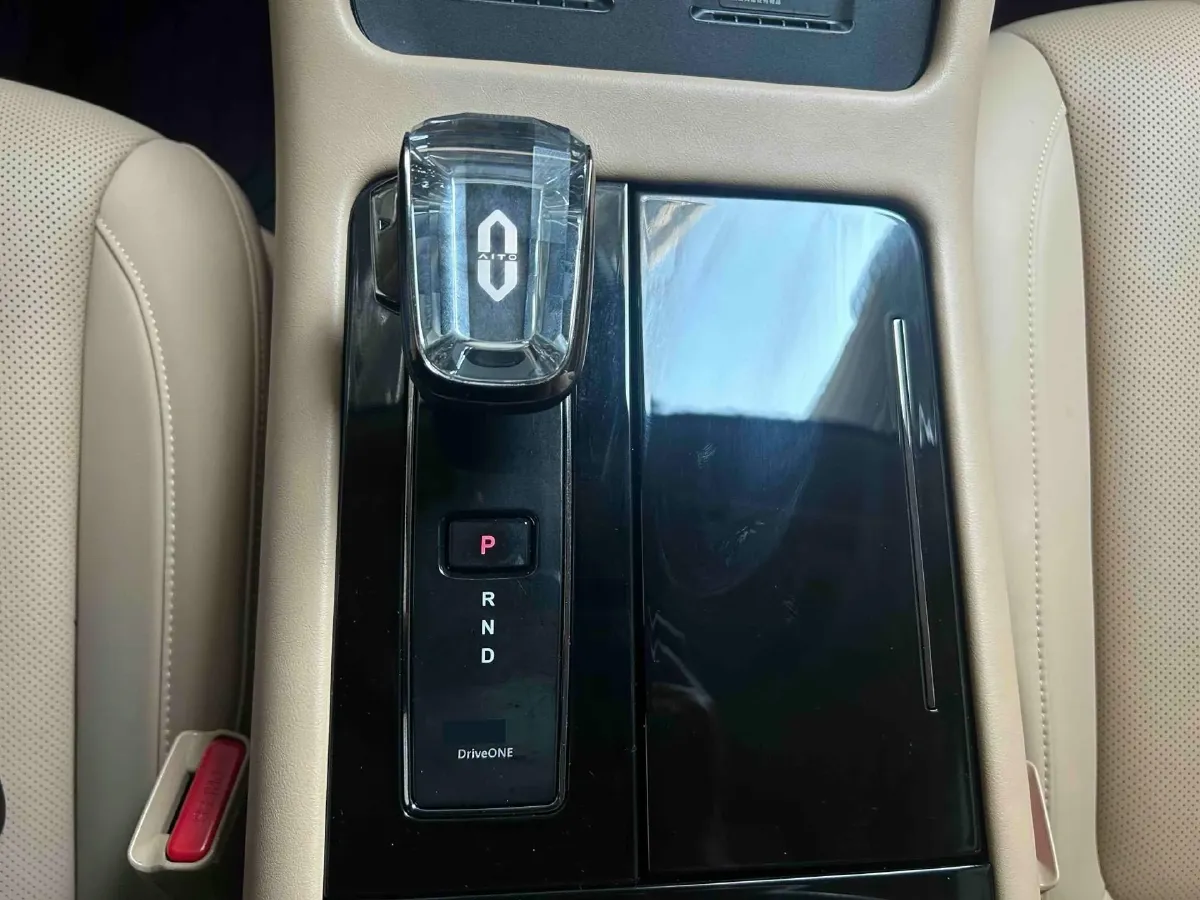 2024 AITO AITO M7 1.5T 152HP L4 REEV 42KWH,autocango,china used car exporter,china ev exporter,chinese used car exporter,chinese used ev exporter