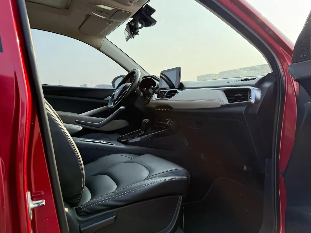 2019 BaoJun 530 1.5T 151HP L4 CVT,autocango,china used car exporter,china ev exporter,chinese used car exporter,chinese used ev exporter