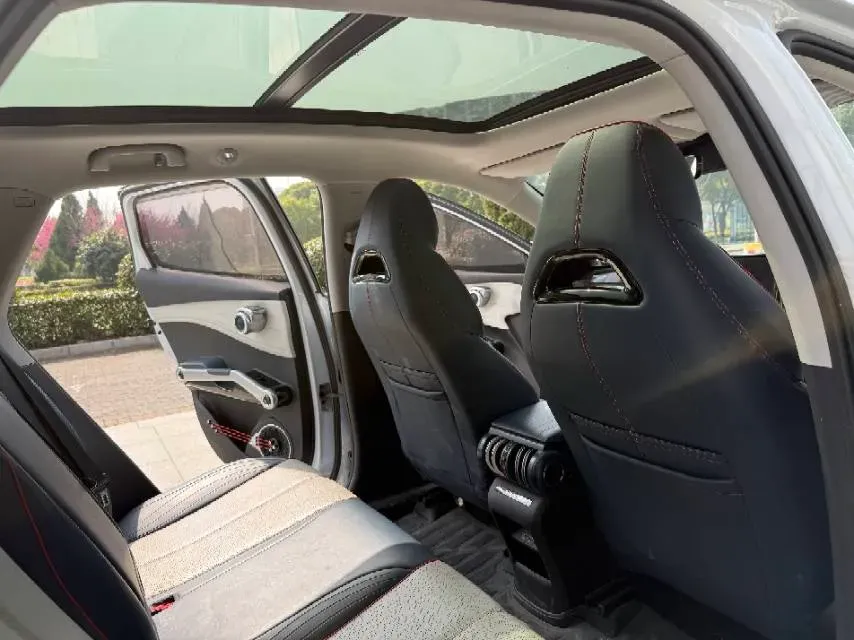 2022 Roewe RX5 MAX 1.5T 181HP L4 6AT,autocango,china used car exporter,china ev exporter,chinese used car exporter,chinese used ev exporter