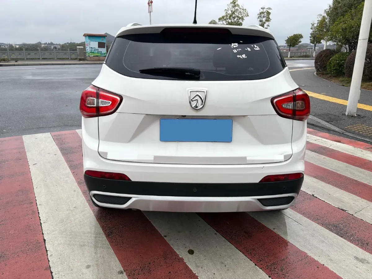 2017 BaoJun 310W 1.5L 105HP L4 6MT,autocango,china used car exporter,china ev exporter,chinese used car exporter,chinese used ev exporter