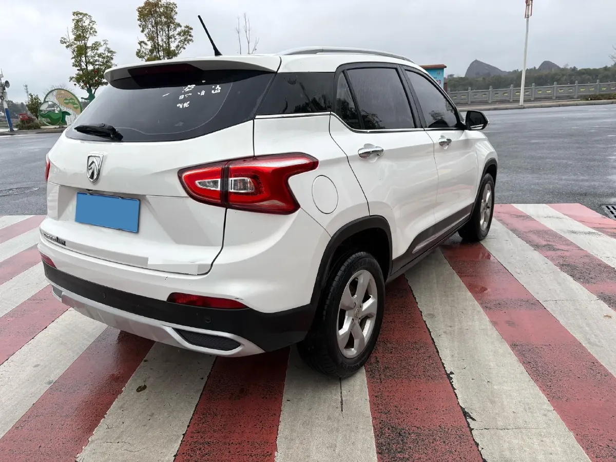 2017 BaoJun 310W 1.5L 105HP L4 6MT,autocango,china used car exporter,china ev exporter,chinese used car exporter,chinese used ev exporter