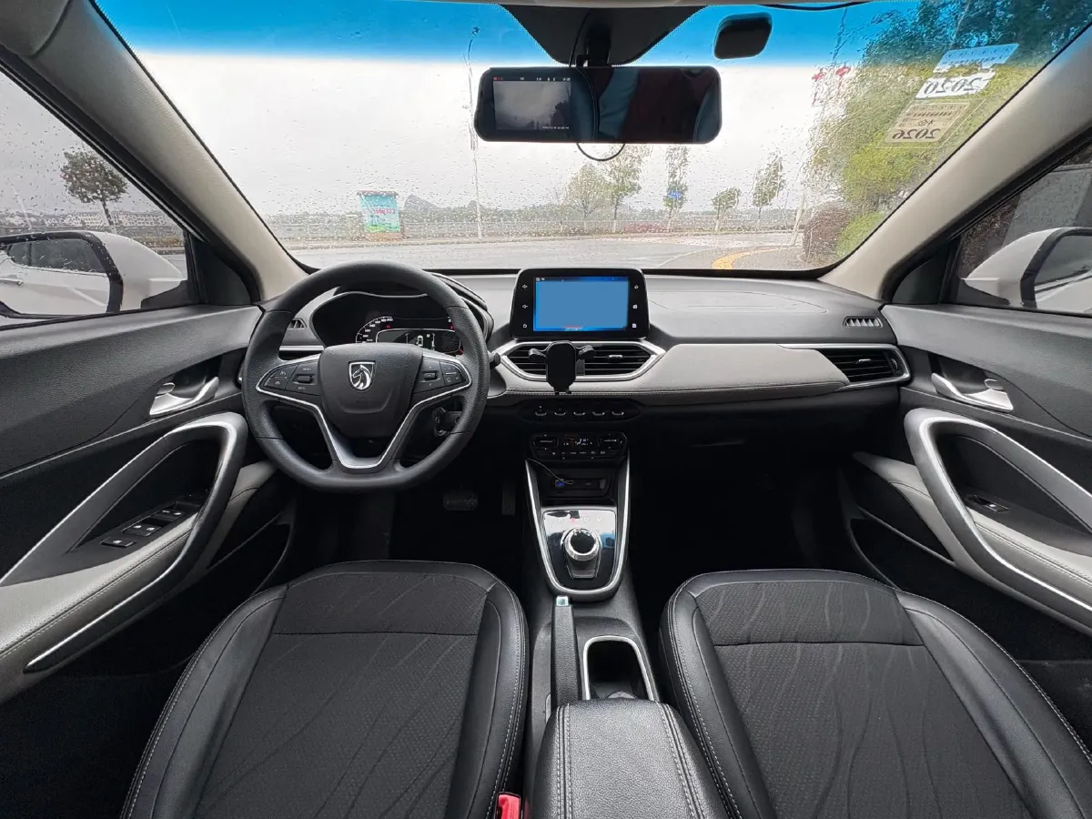 2017 BaoJun 310W 1.5L 105HP L4 6MT,autocango,china used car exporter,china ev exporter,chinese used car exporter,chinese used ev exporter