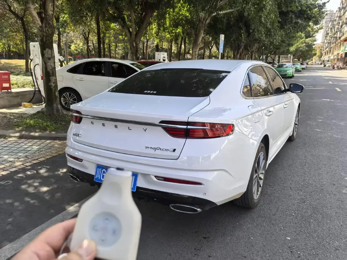 2023 Geely Preface 1.5T 181HP L4 7DCT,autocango,china used car exporter,china ev exporter,chinese used car exporter,chinese used ev exporter