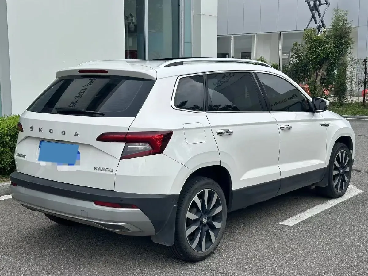 2020 Skoda Karoq 1.4T 150HP L4 7DCT,autocango,china used car exporter,china ev exporter,chinese used car exporter,chinese used ev exporter