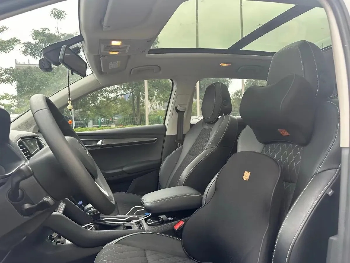 2020 Skoda Karoq 1.4T 150HP L4 7DCT,autocango,china used car exporter,china ev exporter,chinese used car exporter,chinese used ev exporter